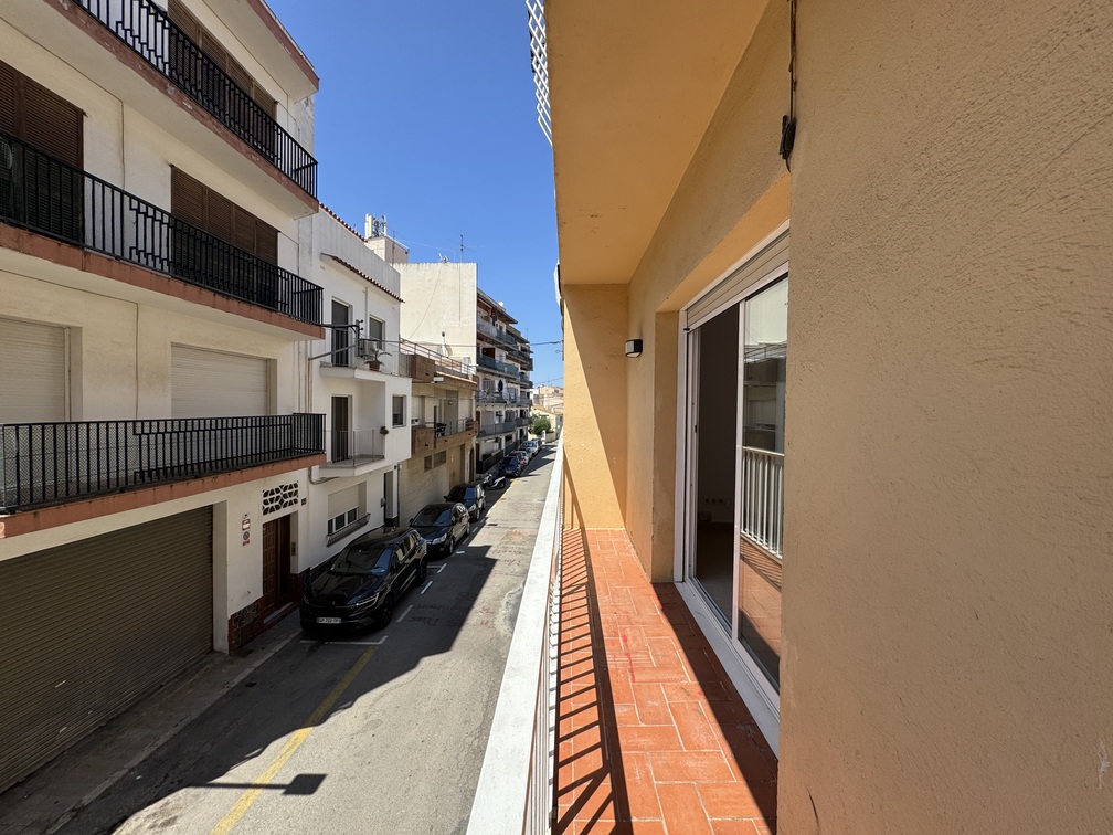 Foto vistes carrer apartament a Colon