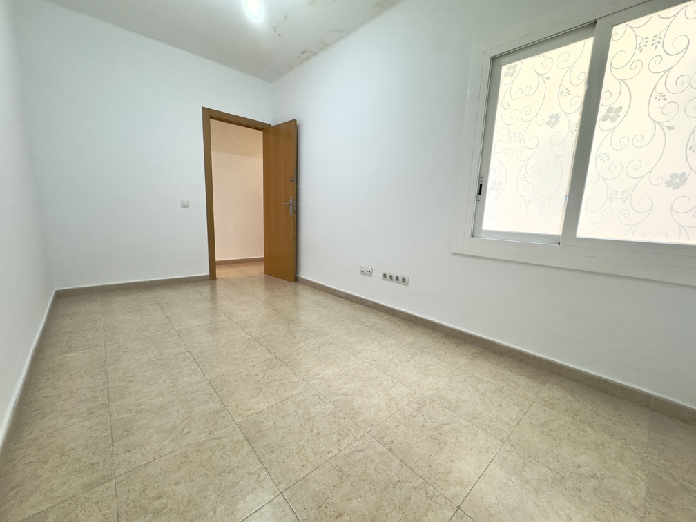 Foto habitació amb finestra decorada apartament a Colon