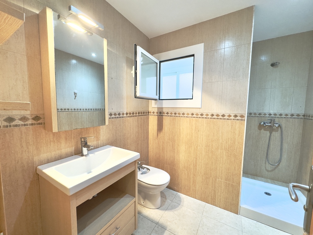 Foto lavabo amb dutxa apartament a Colon